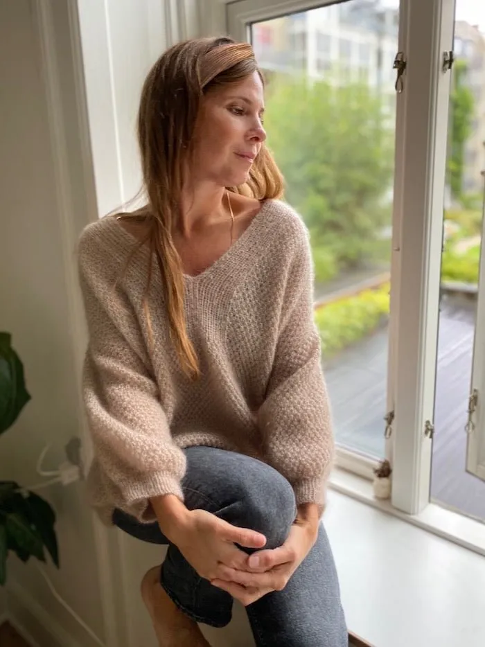 Fungus Sweater V-neck by Refined Knitwear, silk mohair knitting kit (UK, DE)