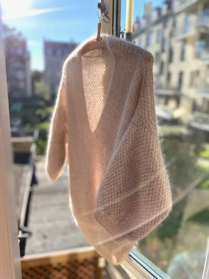 Fungus Sweater V-neck by Refined Knitwear, silk mohair knitting kit (UK, DE)